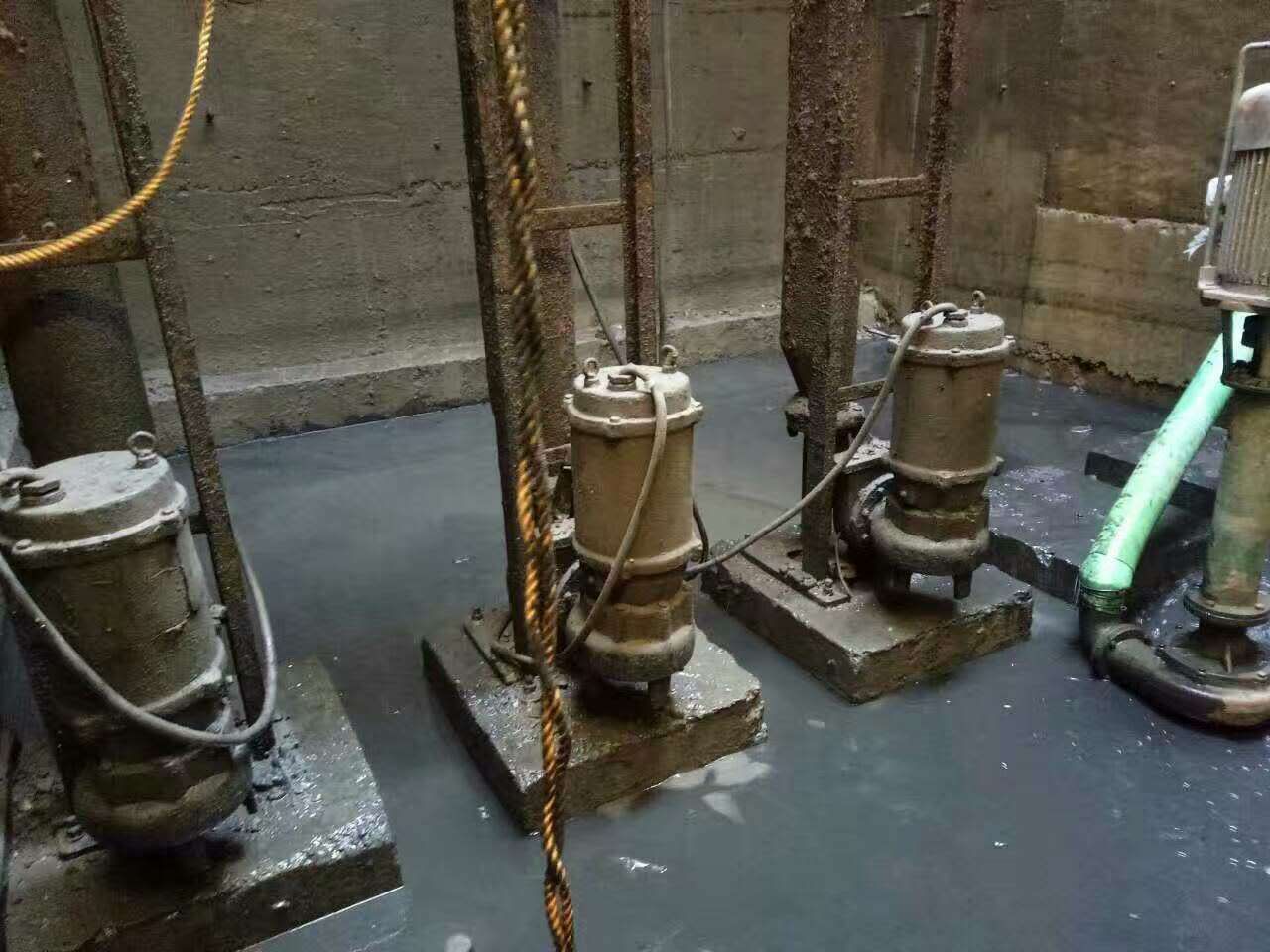 鄂温克污水池清理